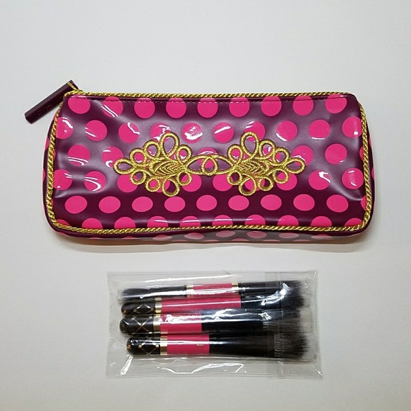 MAC Cosmetics Other - M•A•C NUTCRACKER SWEET Mineralize BRUSH KIT NEW